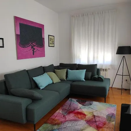 Karolina Apartman *